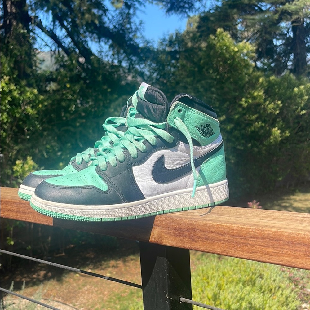Nike Kids Sneakers in Green and Black